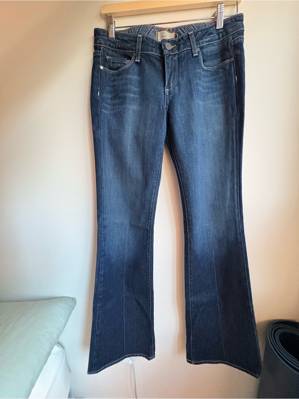 Paige laurel canyon bootcut jeans size 29
